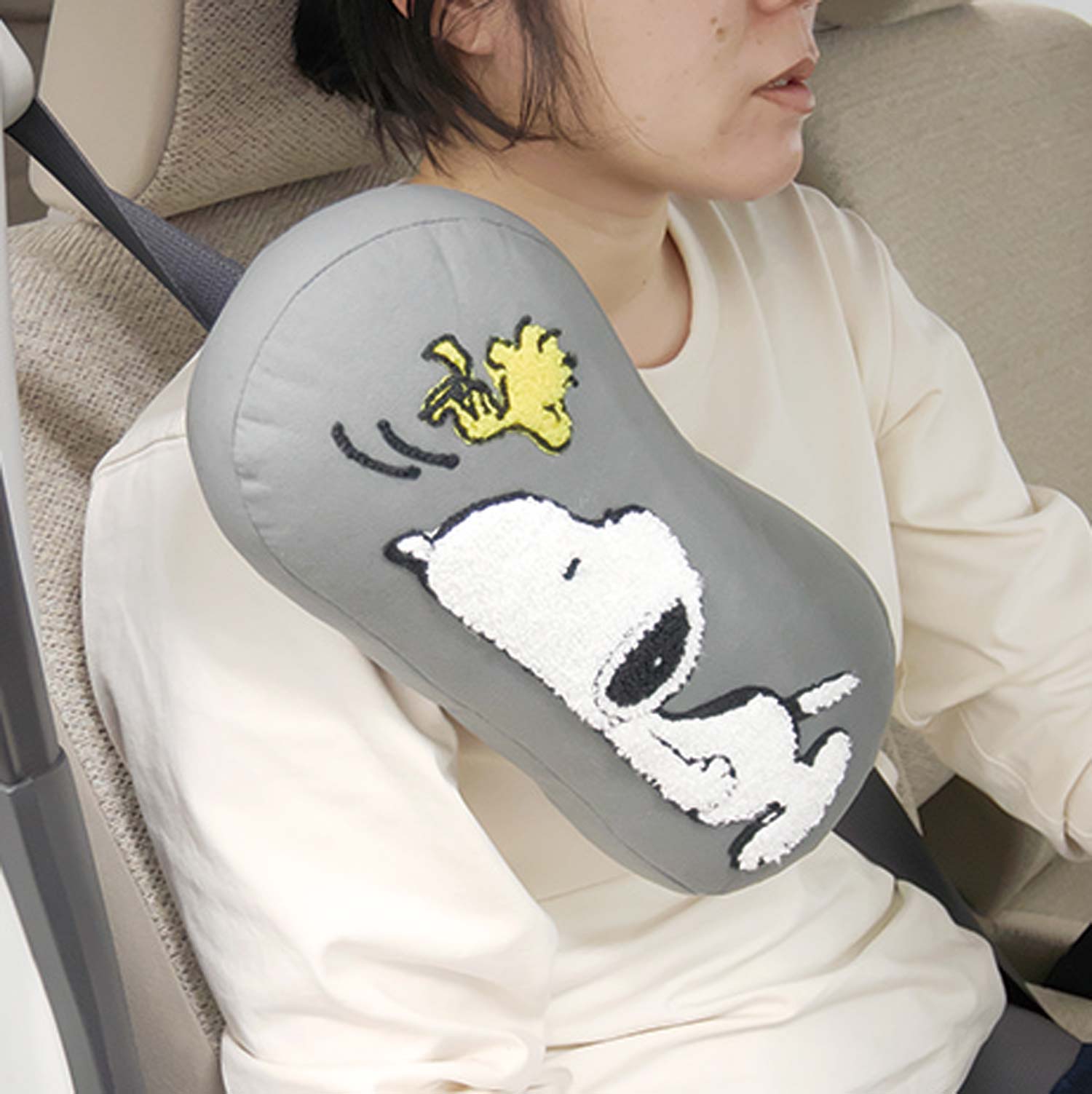 ねそべりスヌーピー　シートベルトクッション　ＧＹ