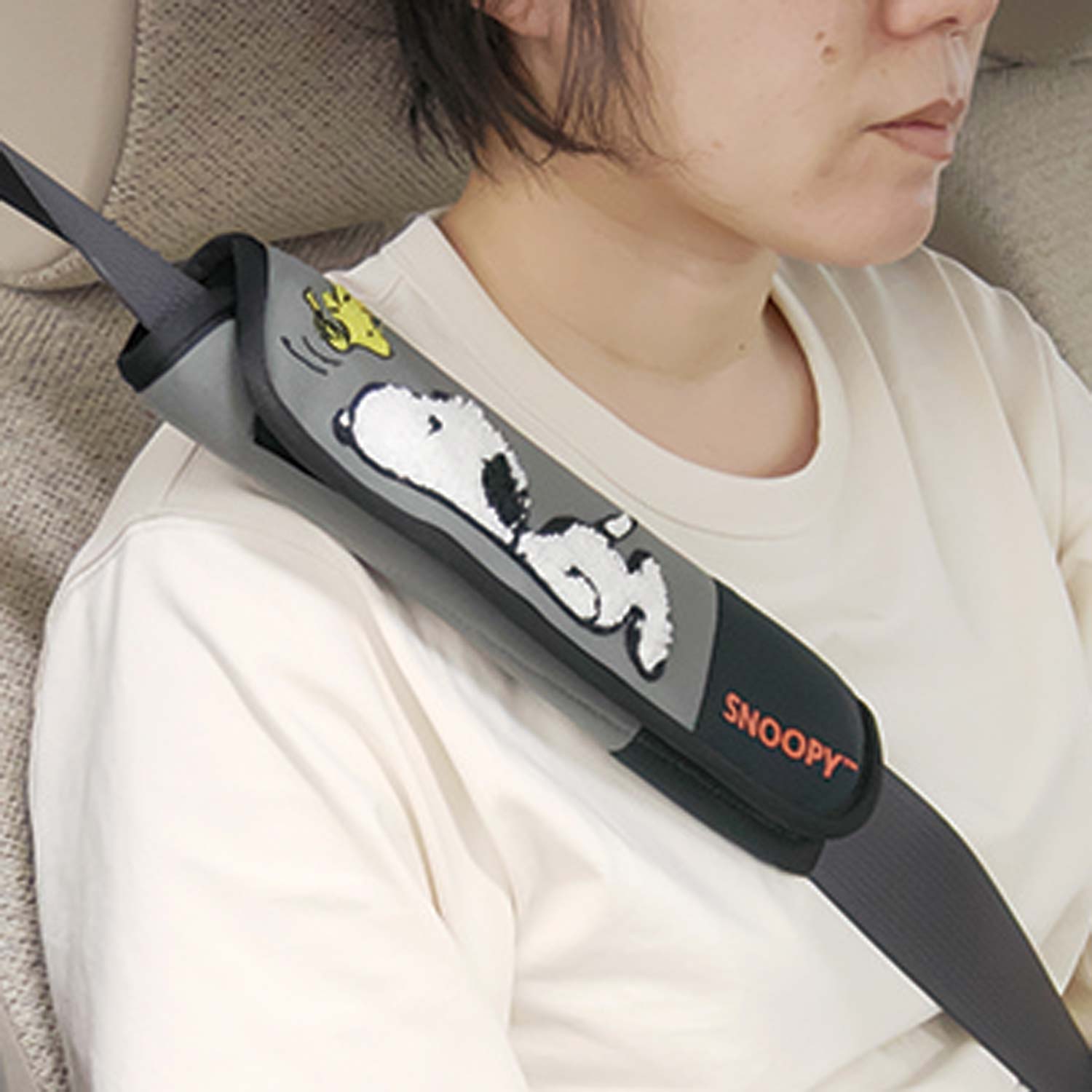 ねそべりスヌーピー　シートベルトパッド　ＧＹ